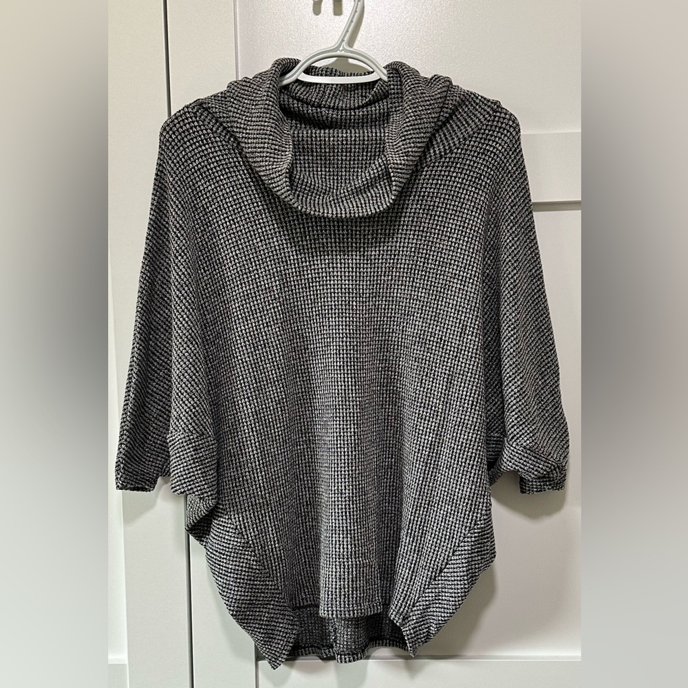 Korye Black & White Dolman Sleeve Cowl Neck Sweater – Size S